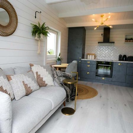 The Paddocks Cabin - Stylish, Cozy & Private Killarney Exterior photo