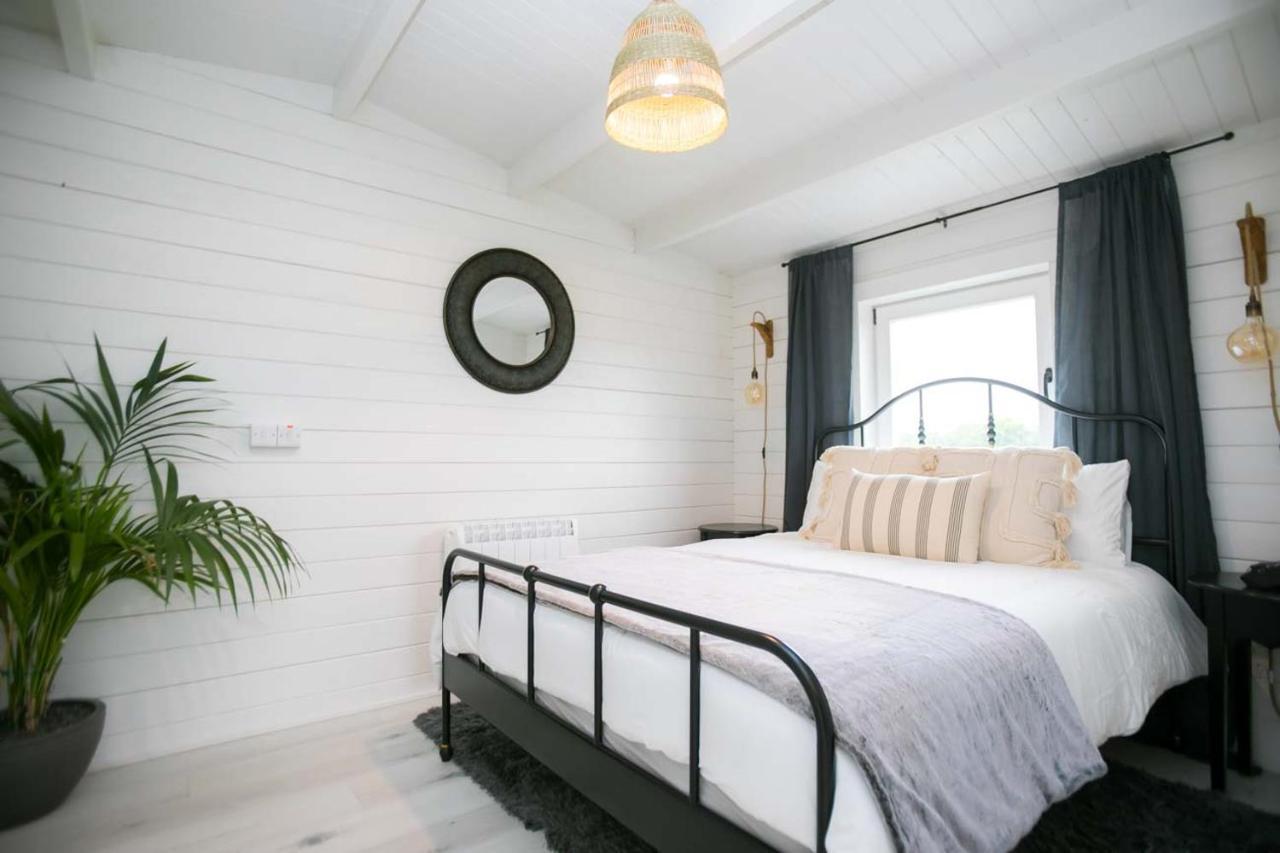 The Paddocks Cabin - Stylish, Cozy & Private Killarney Exterior photo